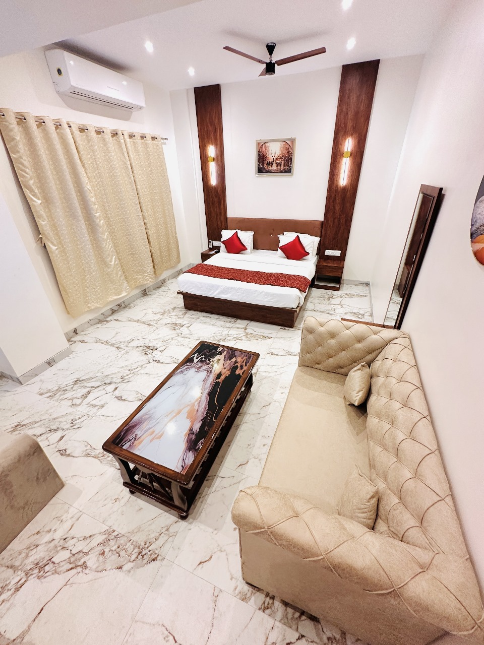 Best_Luxury_Rooms_in_Kalyan