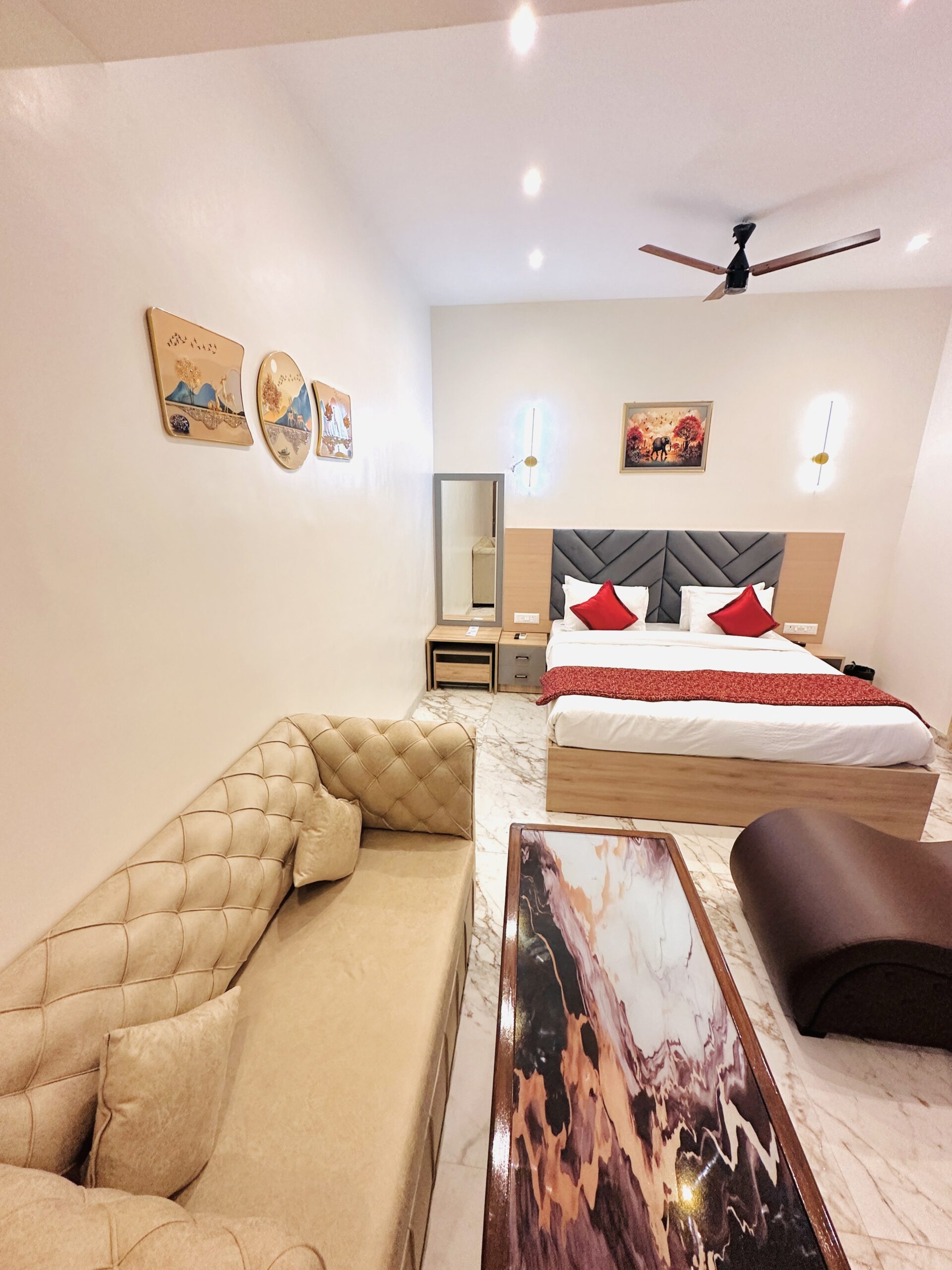 Deluxe_Suit_Room-Hotel_The_Ceremony_Kalyan
